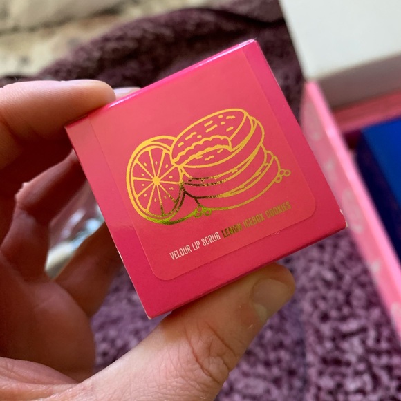 Jeffree Star Cosmetics - Valentines Mystery Box - Picture 4 of 5